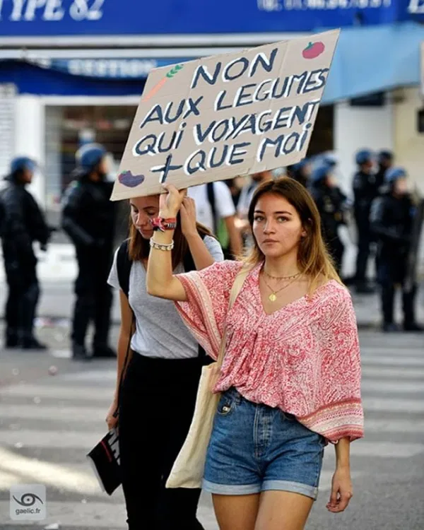 Non aux légumes qui voyagent plus que moi, jeune pour le climat, manifestation, slogan, drôle